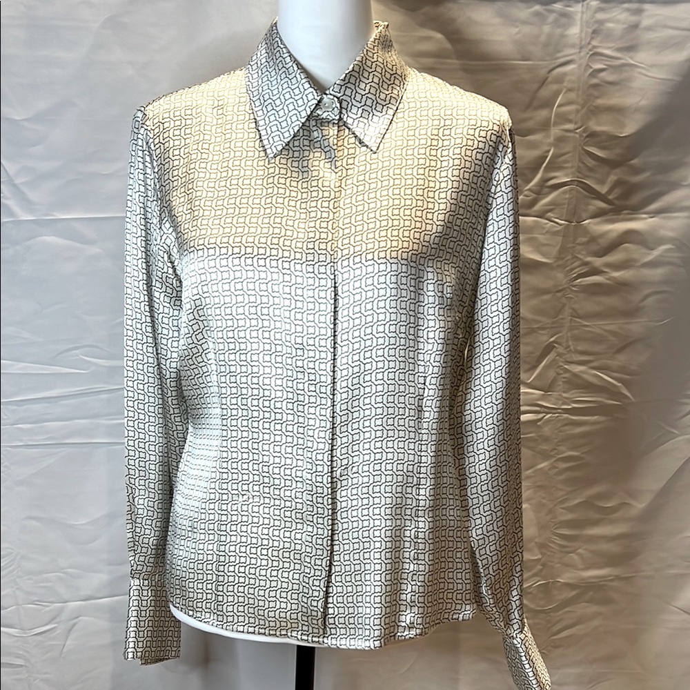 Chic Woman’s 100%Silk Geometric Patterned Blouse Size 6